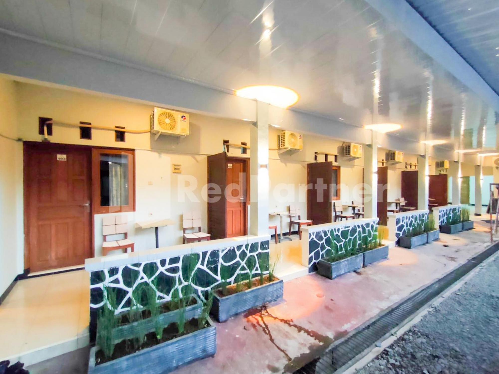 The Paragon Hotel Cilacap Redpartner Eksteriør billede